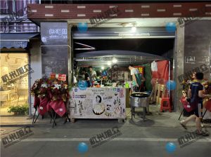 客戶購買《XZ-612包子機(jī)》調(diào)試師傅調(diào)不過來，部門經(jīng)理親自上門調(diào)試